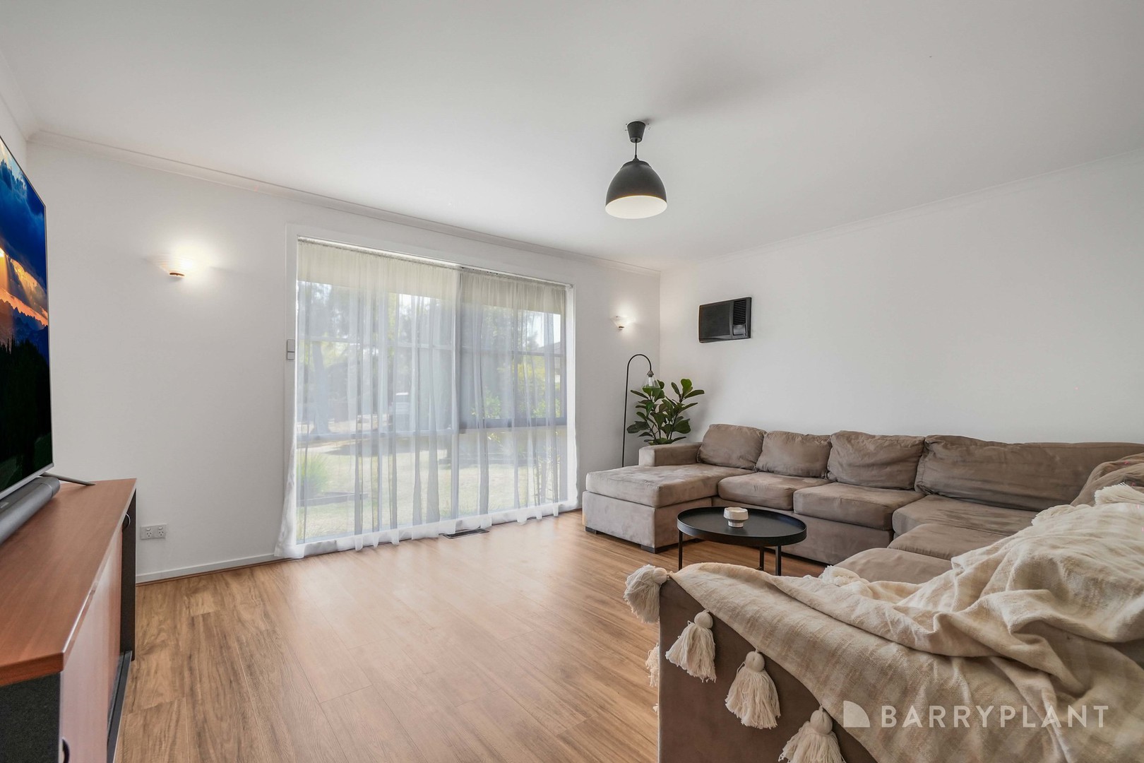 5 Jan Maree Court, Pakenham, VIC 3810 - Thumbnail 2 - 07/03/2025