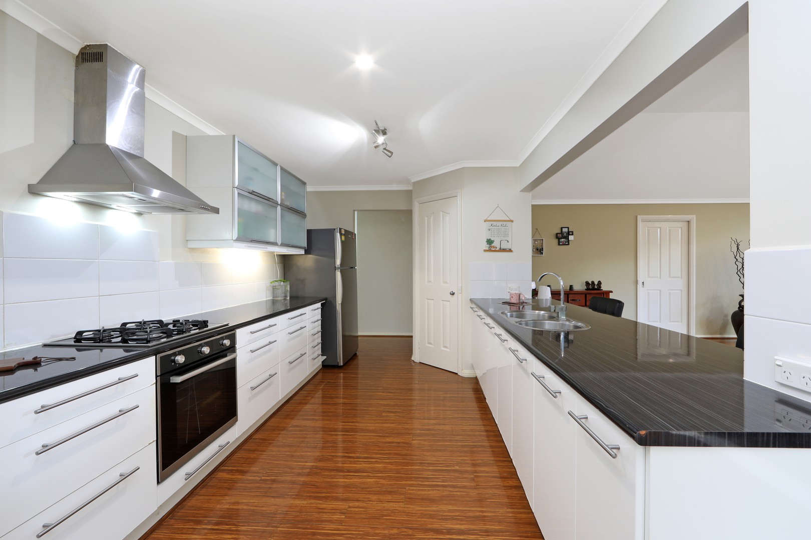 5 Jindabyne Court, Lysterfield, VIC 3156, Lysterfield - Thumbnail 2