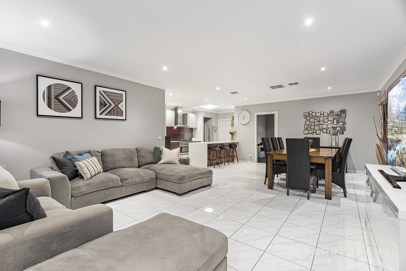 5 Joel Place, Mooroolbark, VIC 3138, Mooroolbark - Thumbnail 2