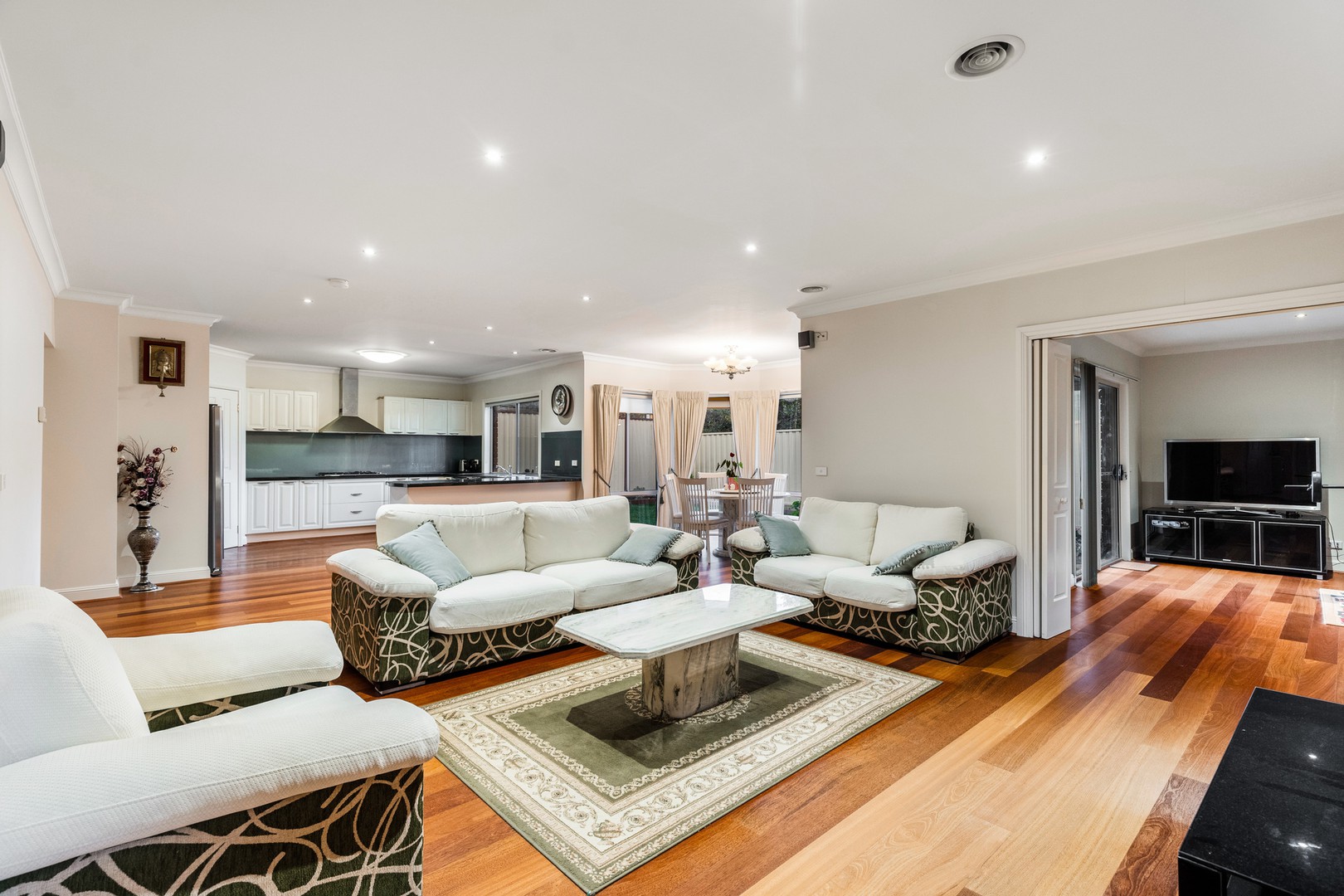 5 Jonathan Place, Rowville, VIC 3178, Rowville - Thumbnail 4