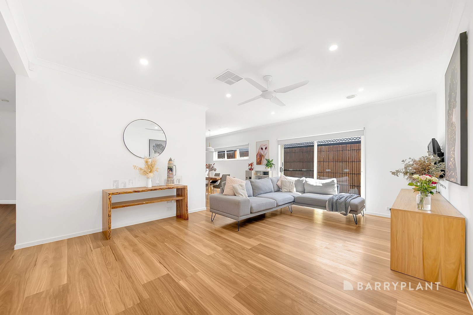 5 Lanata Street, South Morang, VIC 3752 - Thumbnail 2 - 06/03/2024