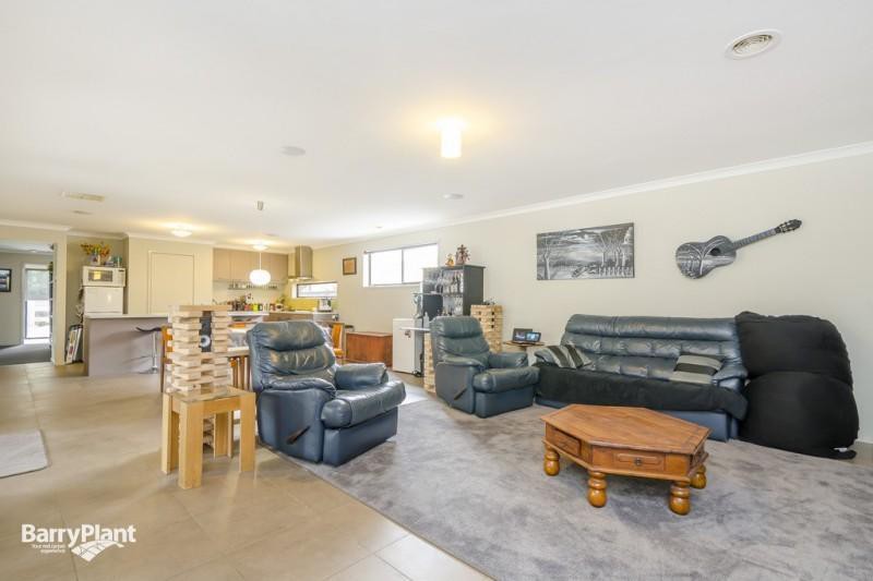 5 Lemongrass Circuit, Point Cook, VIC 3030 - Thumbnail 2 - 30/06/2025