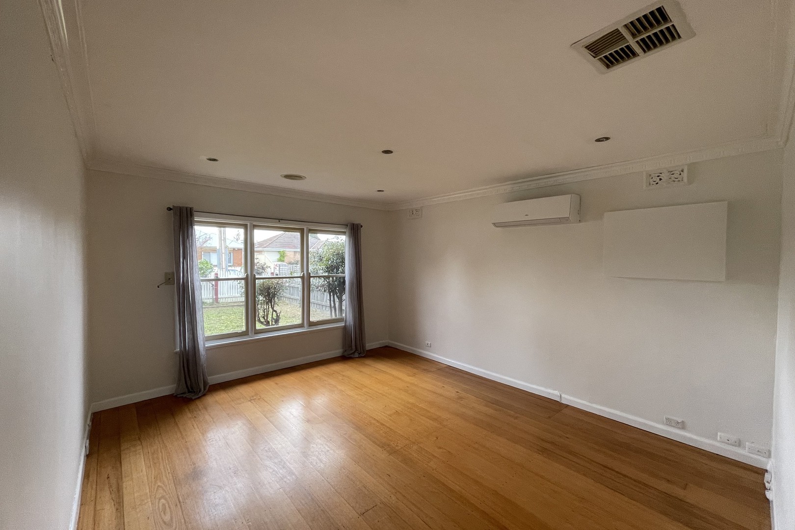 5 Liston Avenue, Reservoir, VIC 3073, Reservoir - Thumbnail 2