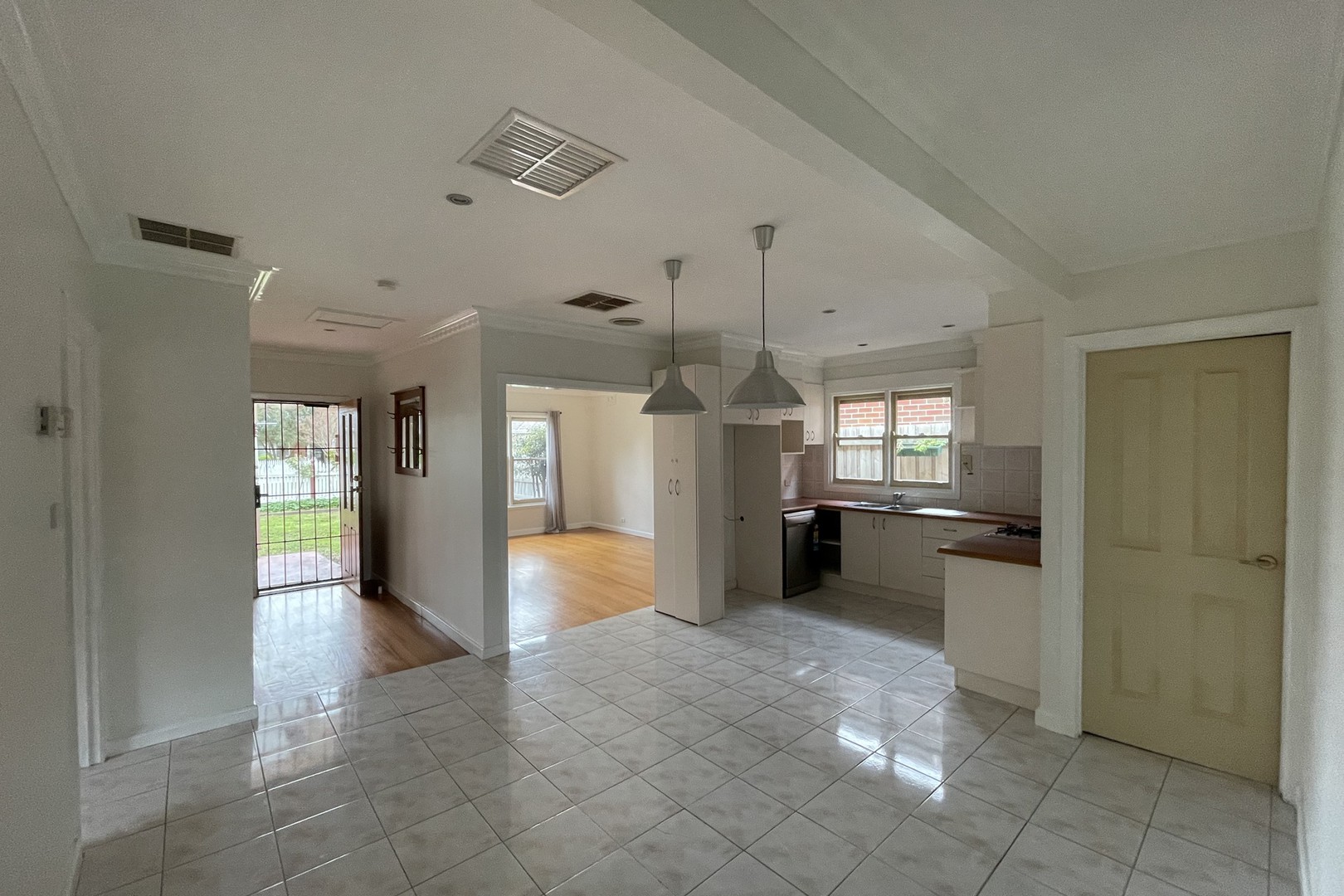 5 Liston Avenue, Reservoir, VIC 3073, Reservoir - Thumbnail 3