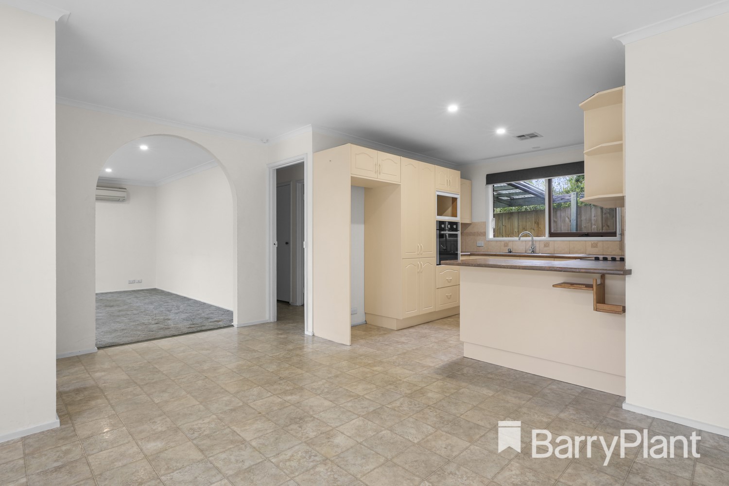 5 Lorraine  Court, Pakenham, VIC 3810, Pakenham - Thumbnail 2