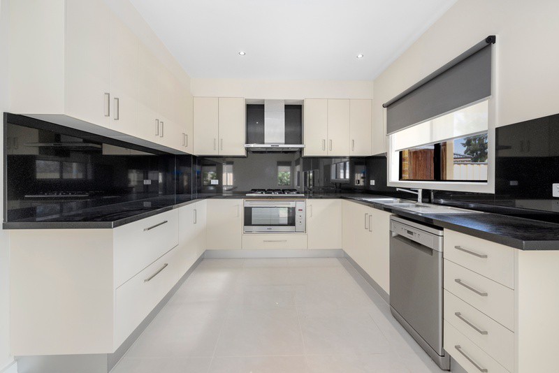 5 Manta Court, Werribee, VIC 3030 - Thumbnail 2 - 24/10/2025