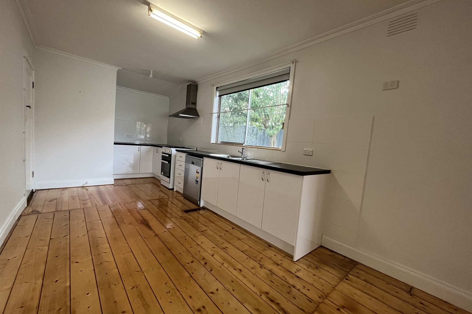 5 Maritana Avenue, Reservoir, VIC 3073, Reservoir - Thumbnail 2