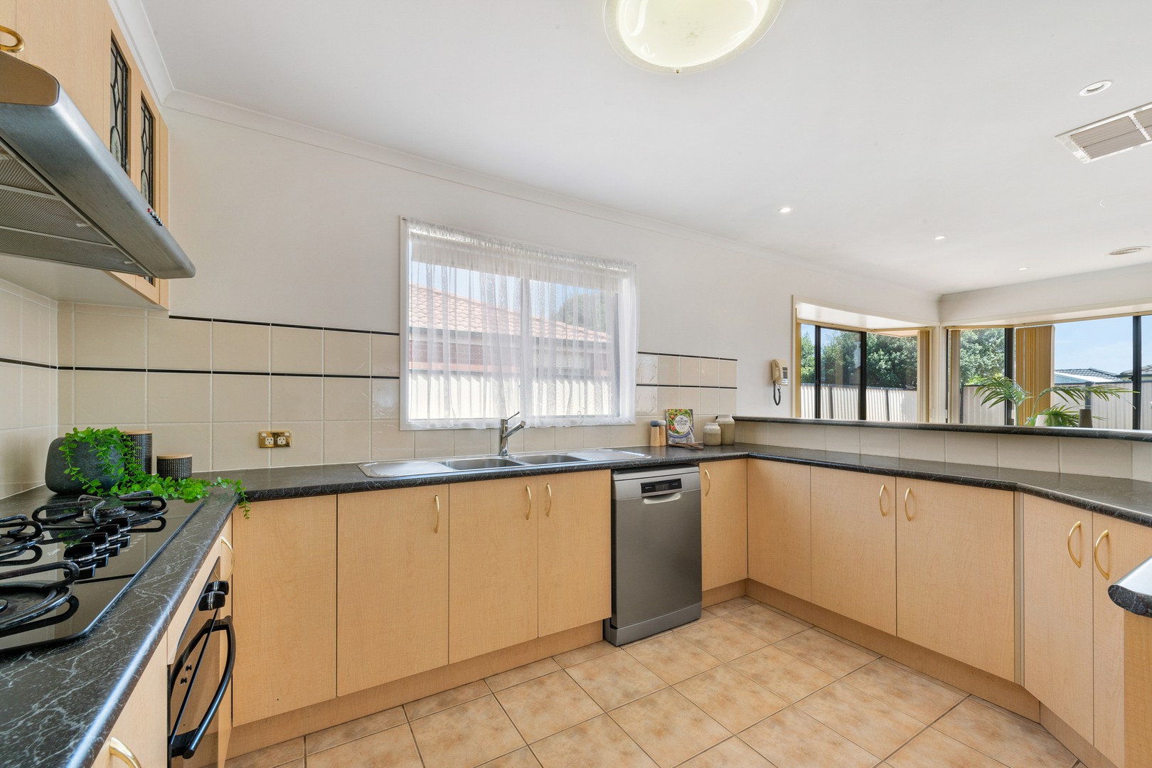 5 Marylou Court, Delahey, VIC 3037, Delahey - Thumbnail 4