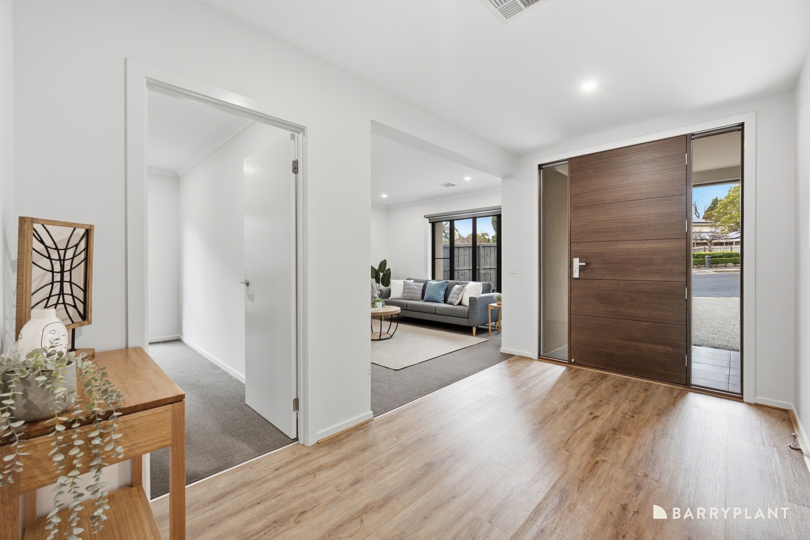 5 Mawson Close, Wantirna South, VIC 3152 - Thumbnail 2 - 08/09/2026