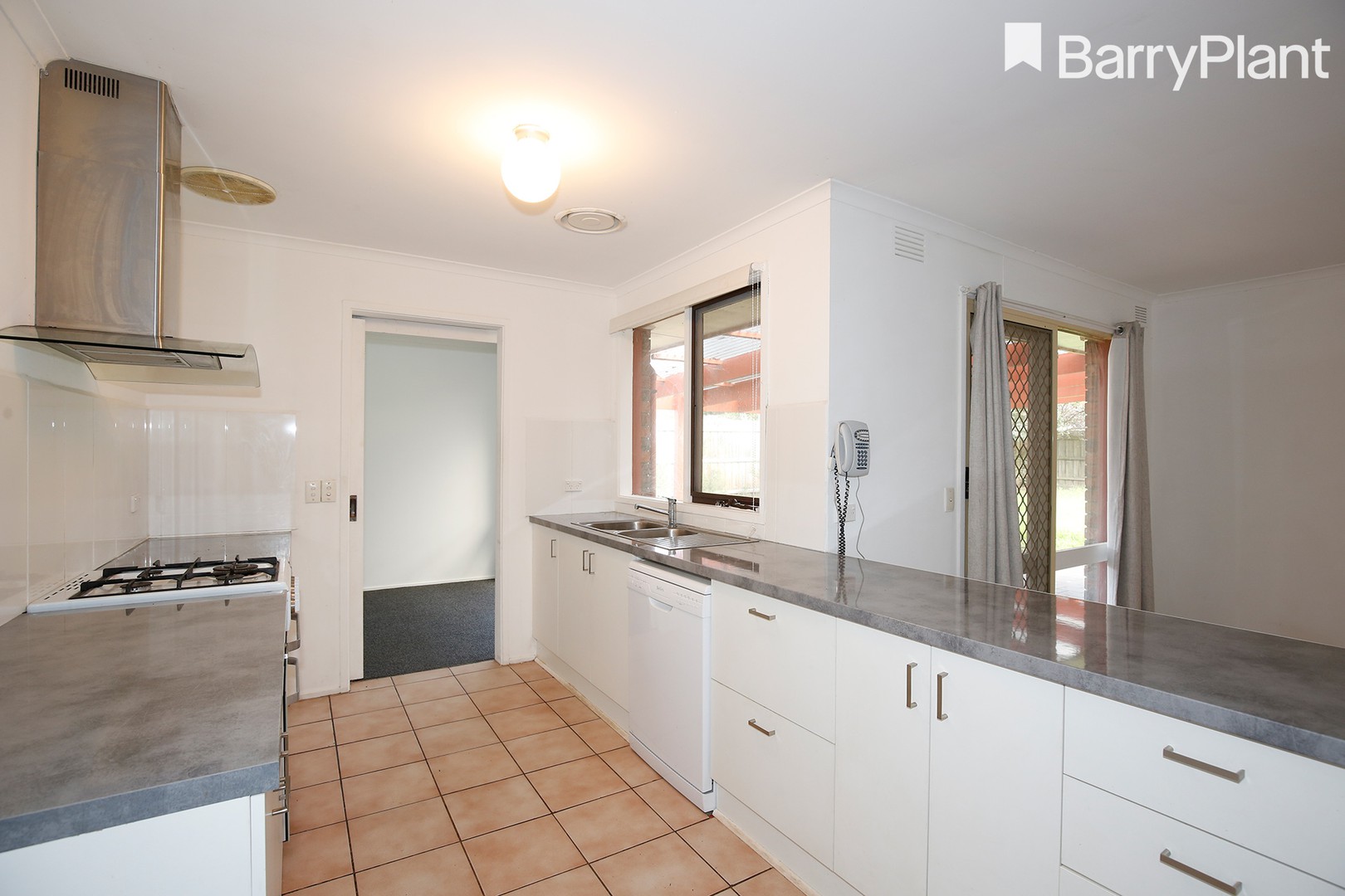 5 Mitchell Court, Cranbourne North, VIC 3977 - Thumbnail 1 - 04/08/2026