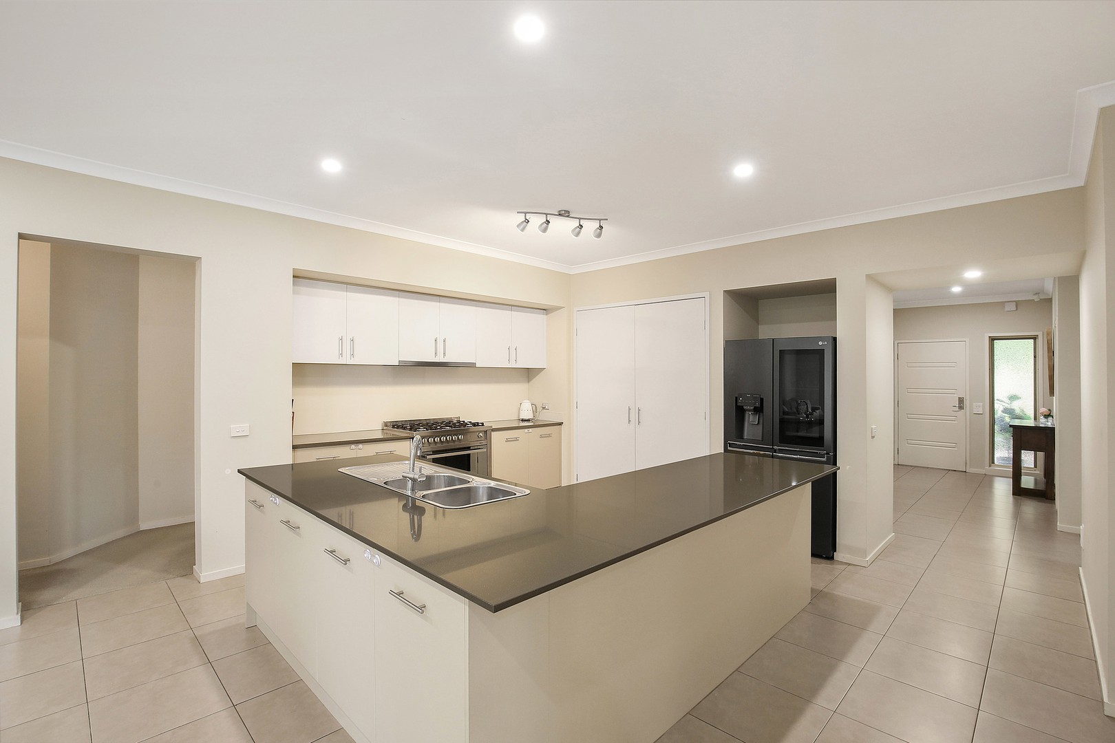 5 Mount Eccles Way, South Morang, VIC 3752, South Morang - Thumbnail 3