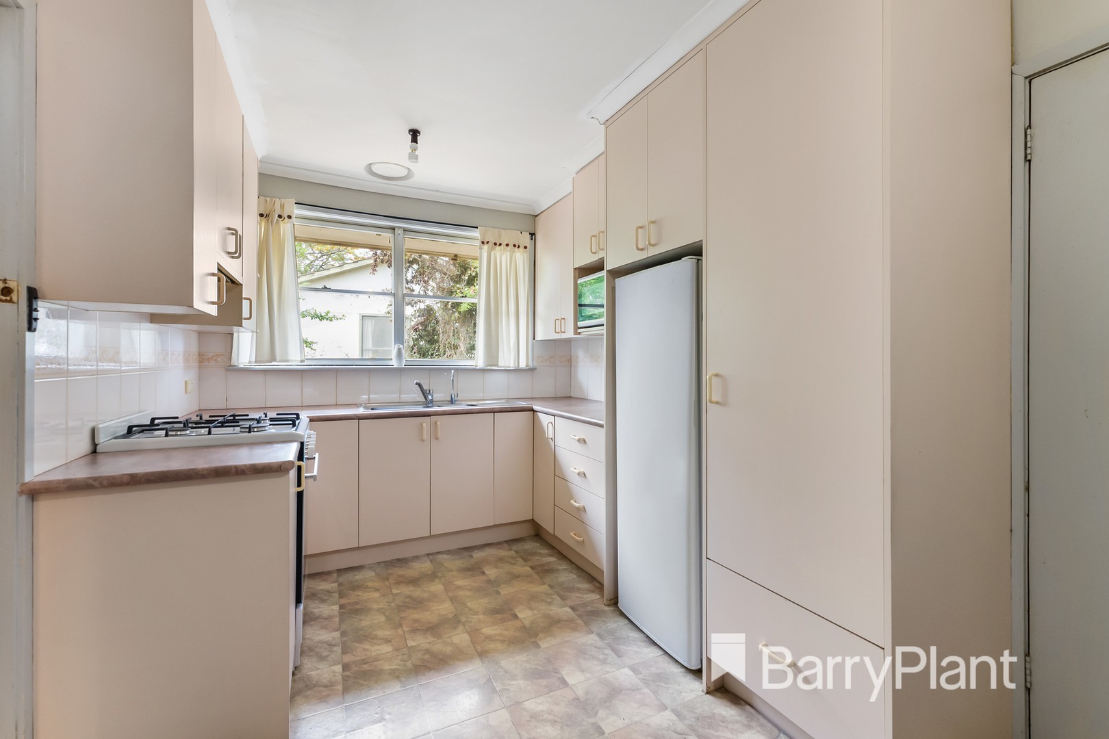 5 Muirhead Crescent, Werribee, VIC 3030, Werribee - Thumbnail 4