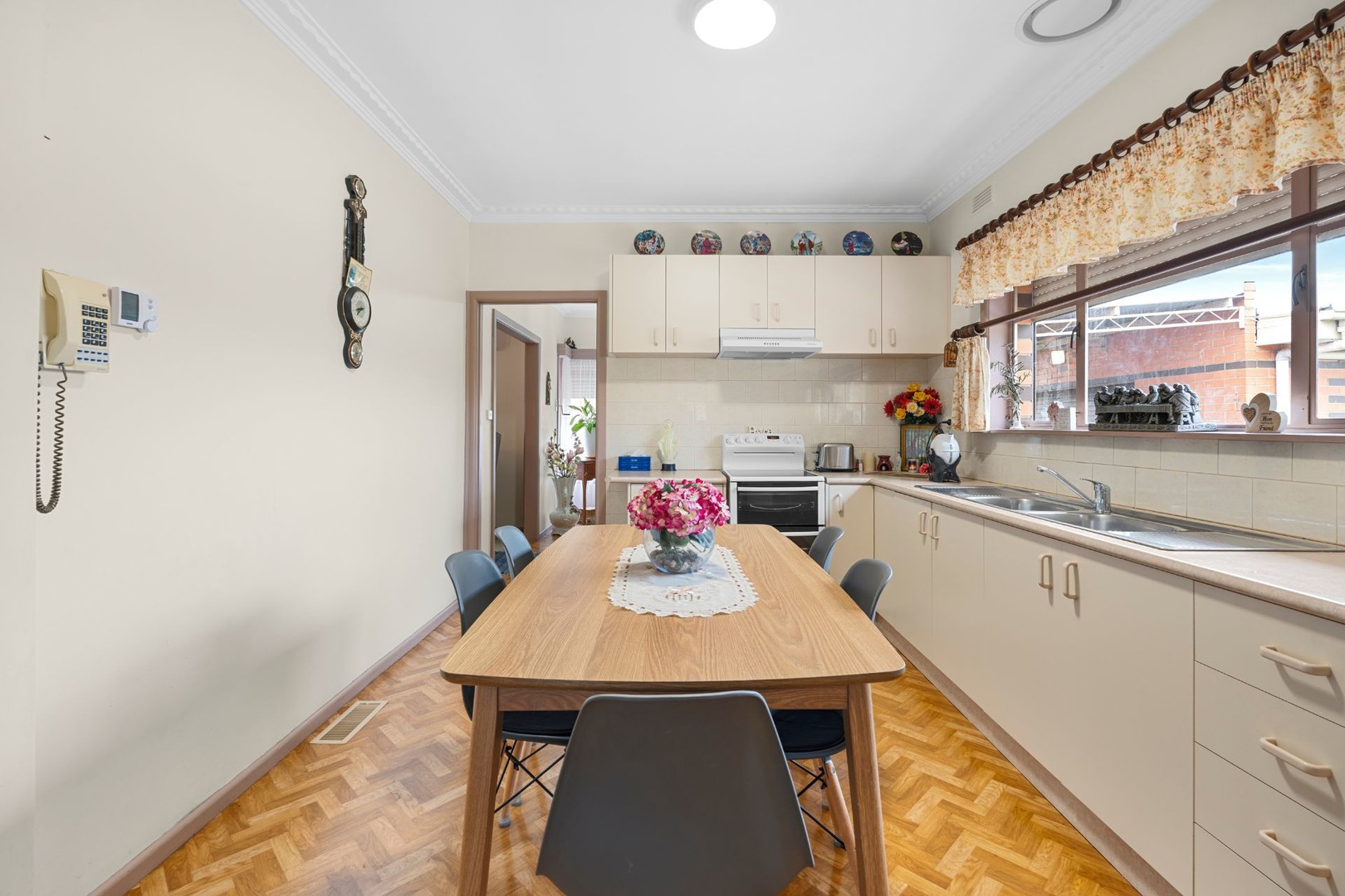 5 Murray Street, Sunshine West, VIC 3020 - Thumbnail 2 - 09/10/2025