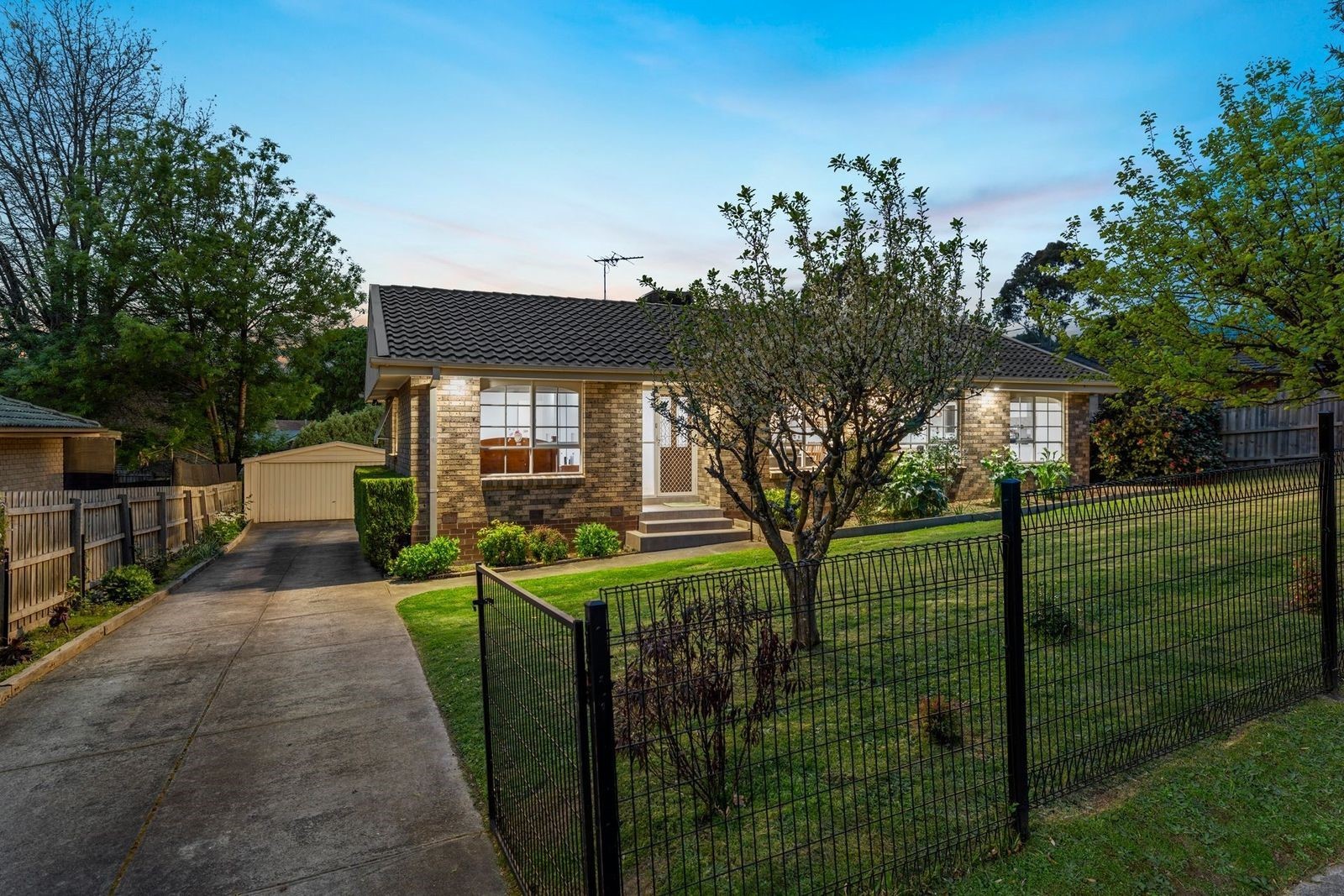 5 Myoora Drive, Mooroolbark, VIC 3138, Mooroolbark - Thumbnail 2