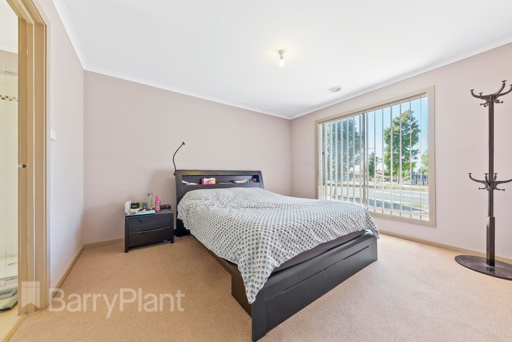 5 Newcombe Drive, St Albans, VIC 3021, St Albans - Thumbnail 3