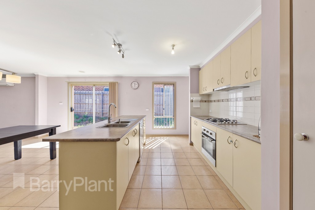 5 Newcombe Drive, St Albans, VIC 3021, St Albans - Thumbnail 4