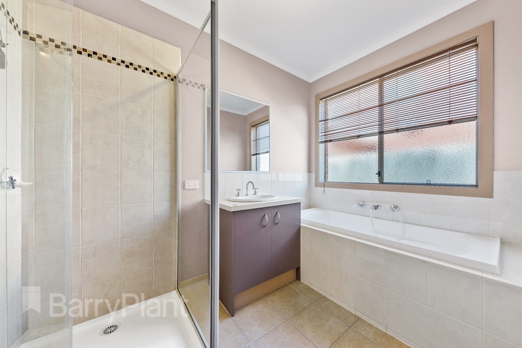 5 Newcombe Drive, St Albans, VIC 3021, St Albans - Thumbnail 8