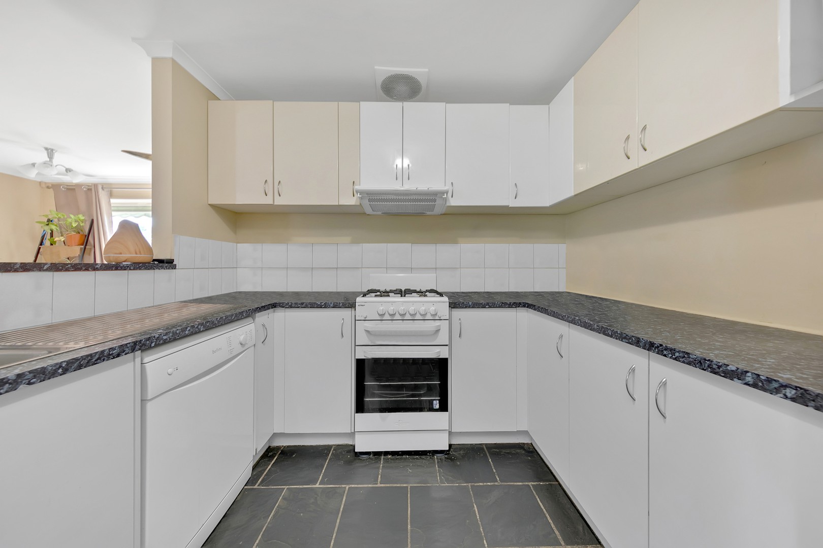 5 Nunn Close, Mill Park, VIC 3082, Mill Park - Thumbnail 4