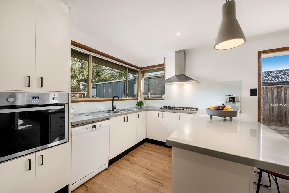 5 Oakbank Avenue, Mill Park, VIC 3082, Mill Park - Thumbnail 2
