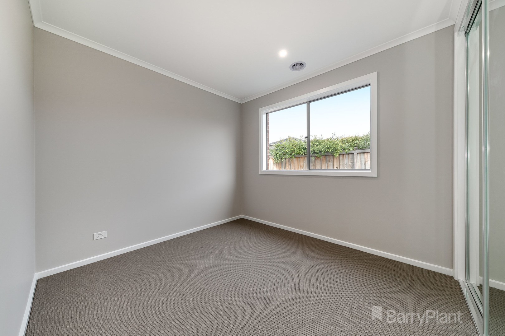 5 Pickerel Avenue, Clyde North, VIC 3978 - Thumbnail 2 - 06/03/2026