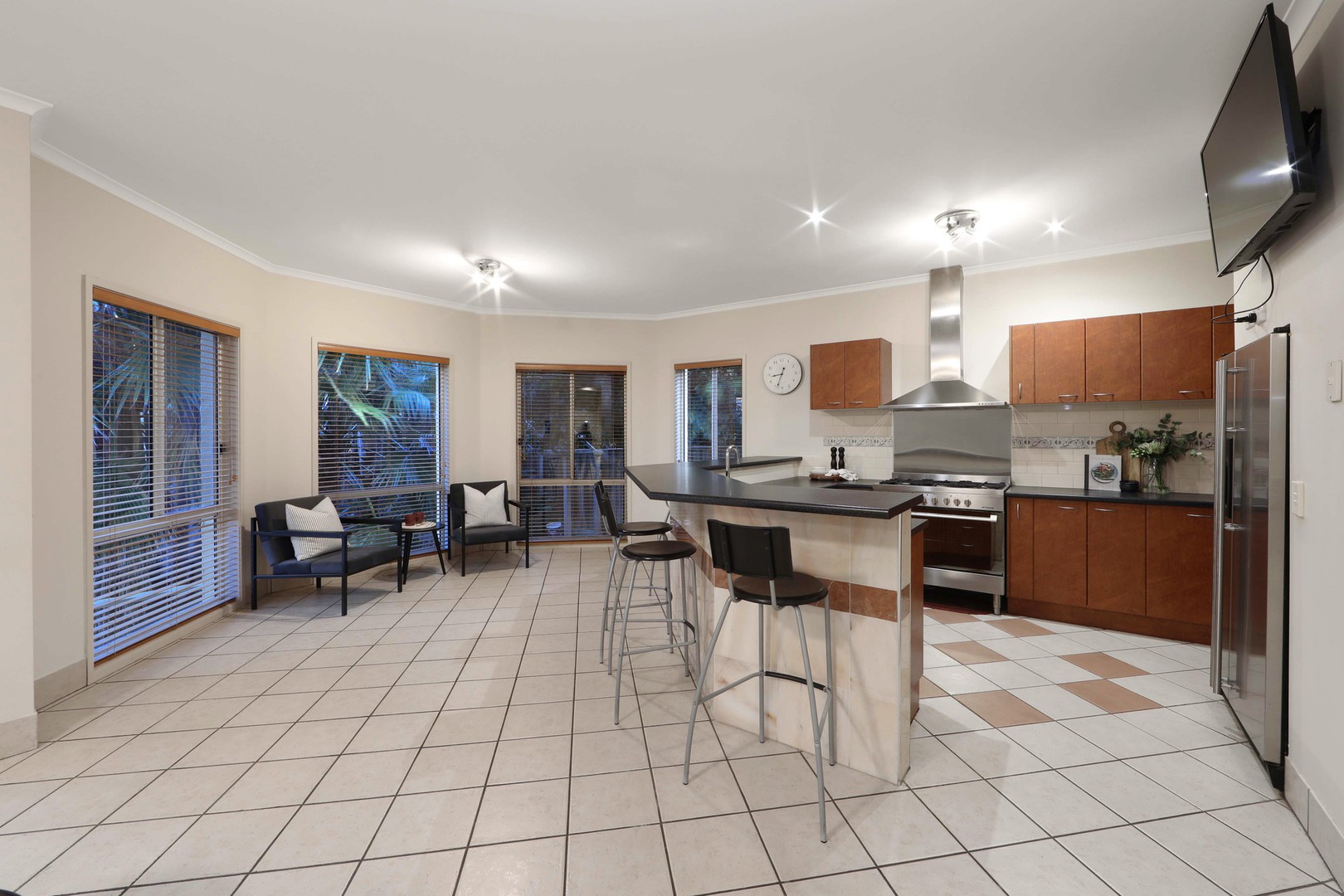 5 Pineview Court, Lysterfield, VIC 3156, Lysterfield - Thumbnail 4
