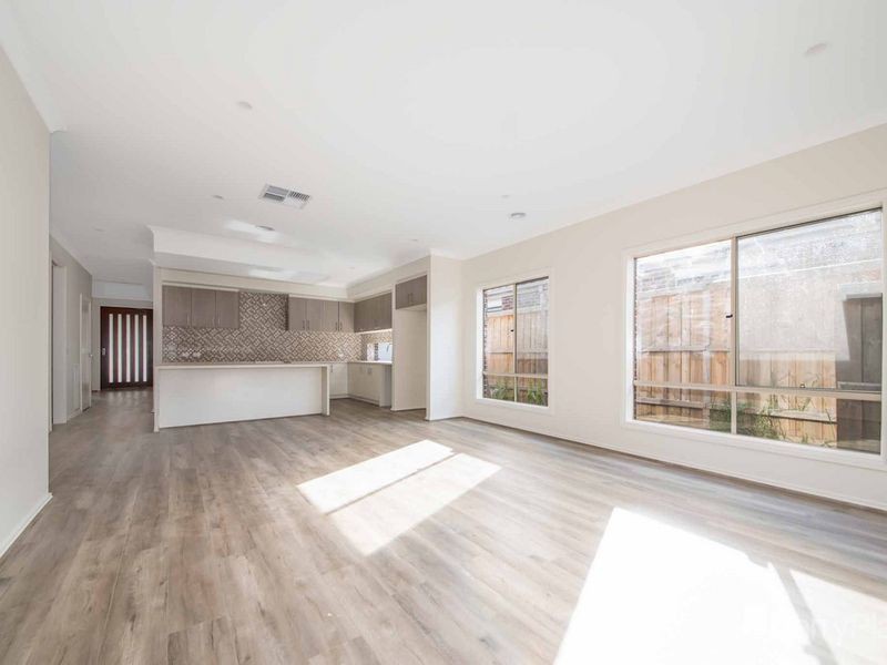 5 Plover Street, Pakenham, VIC 3810 - Thumbnail 1 - 08/12/2025