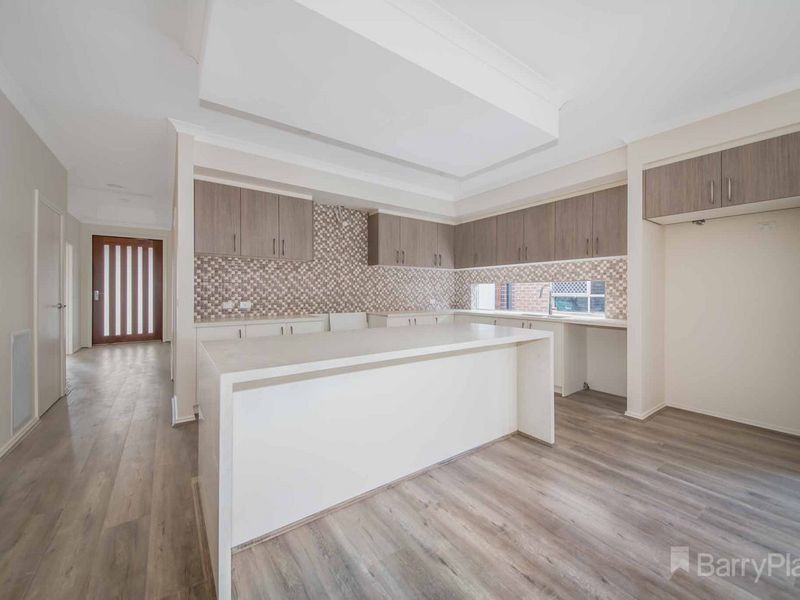 5 Plover Street, Pakenham, VIC 3810 - Thumbnail 2 - 08/12/2025