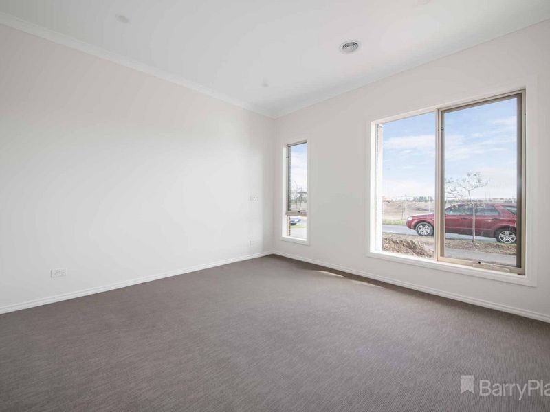 5 Plover Street, Pakenham, VIC 3810, Pakenham - Thumbnail 4