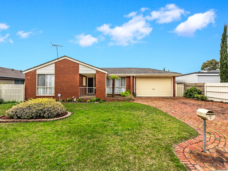 5 Primrose Hill Close, Endeavour Hills, VIC 3802 - Image - 07/09/2026