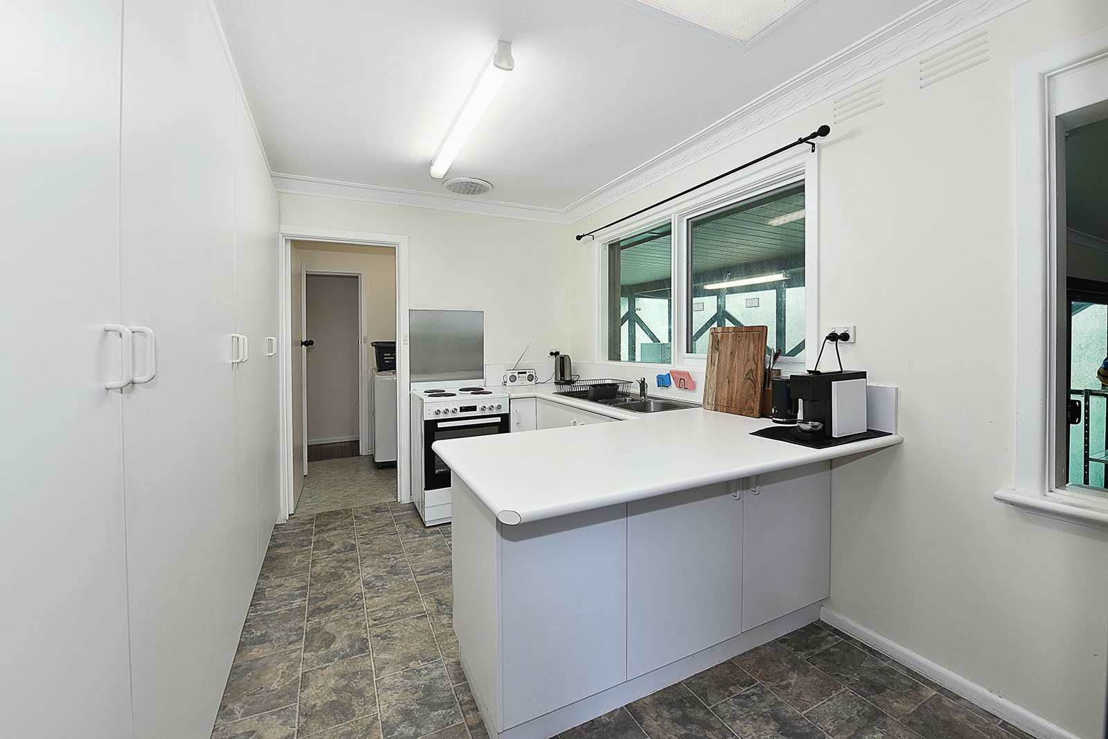 5 Protea Crescent, St Albans, VIC 3021, St Albans - Thumbnail 3