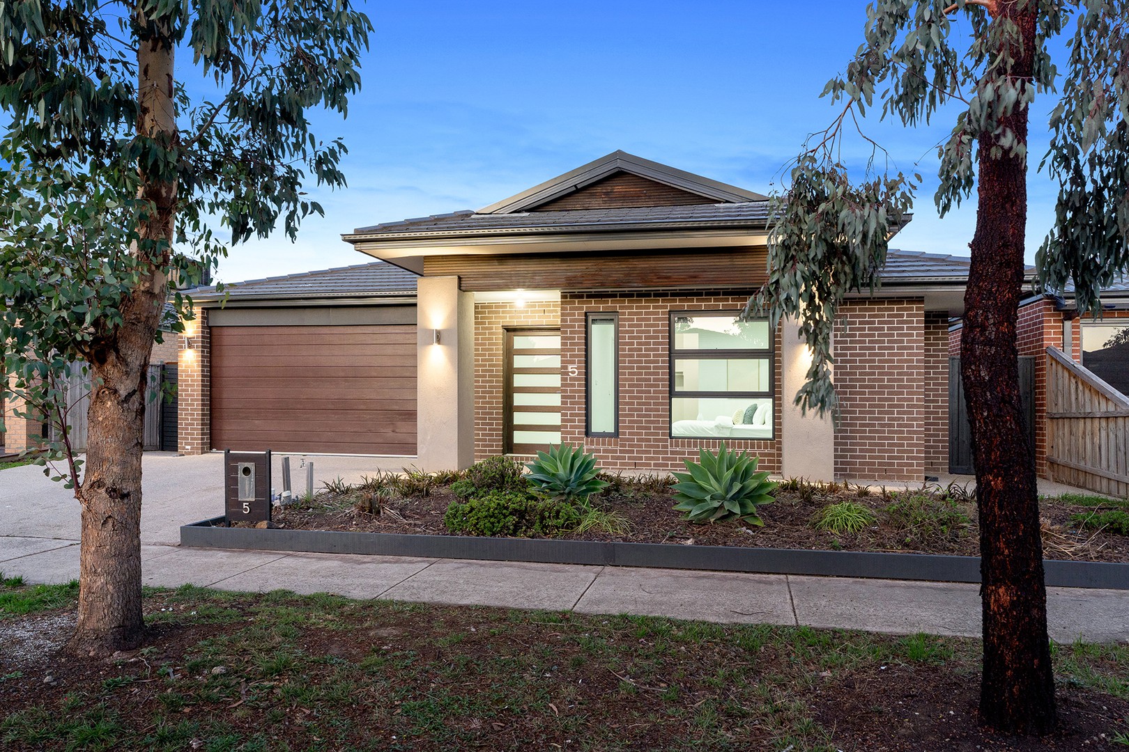 5 Revelstoke Street, Mickleham, VIC 3064 - Thumbnail 2 - 03/06/2025