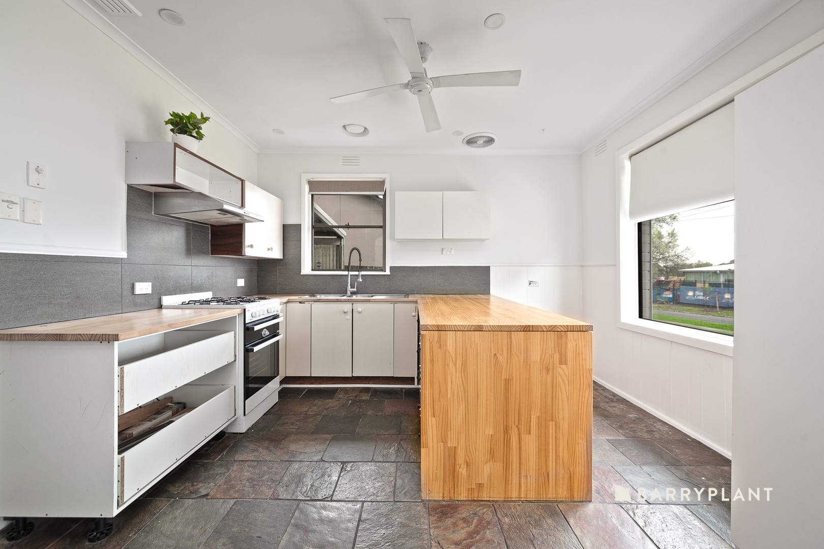 5 Romsey Crescent, Dallas, VIC 3047, Dallas - Thumbnail 3