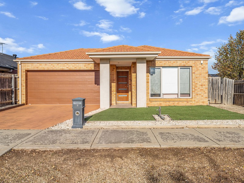 5 Royale Drive, Fraser Rise, VIC 3336 - Image - 11/06/2026