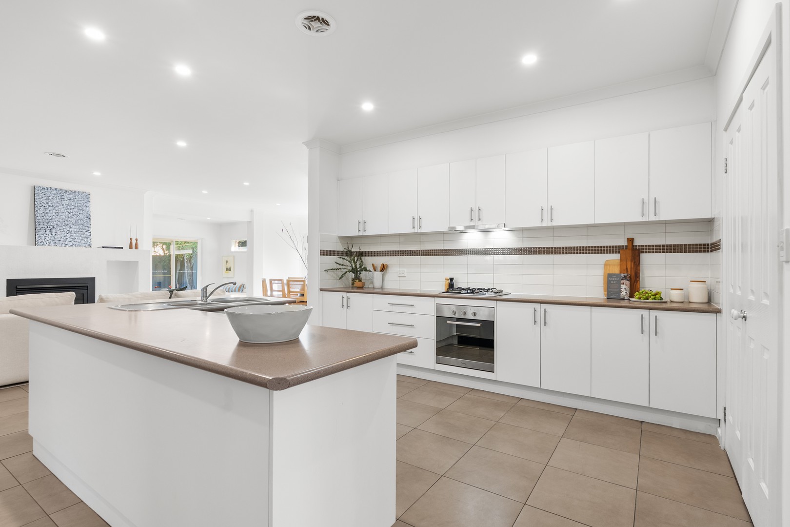 5 Sarsparilla Drive, Point Cook, VIC 3030, Point Cook - Thumbnail 7