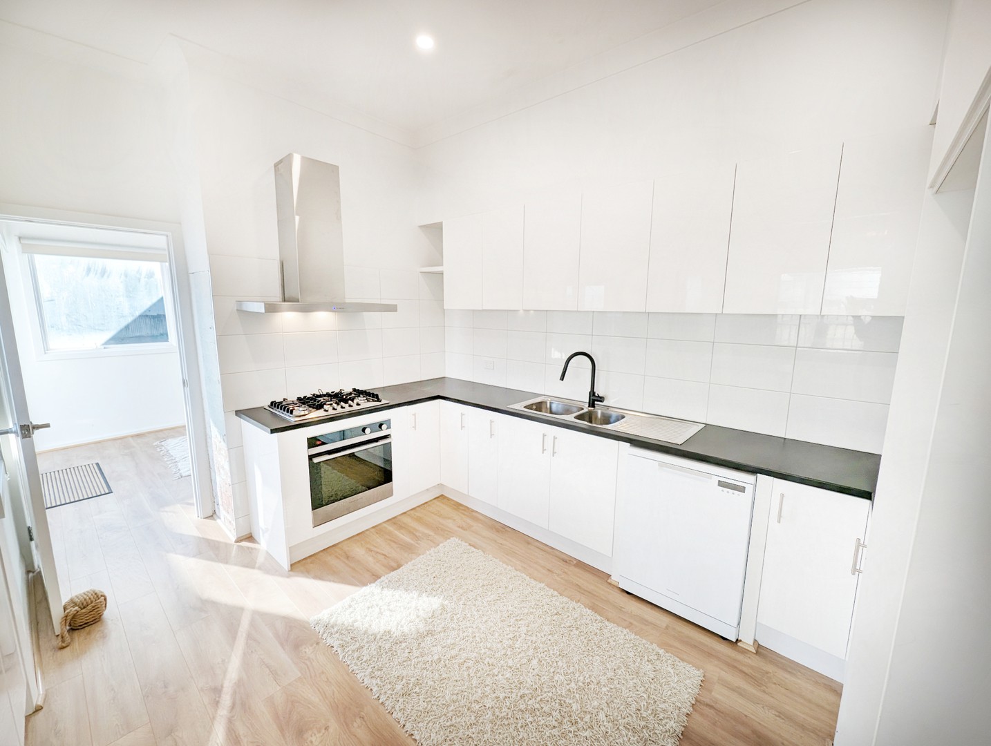 5 Seabeach  Parade, North Shore, VIC 3214, North Shore - Thumbnail 3