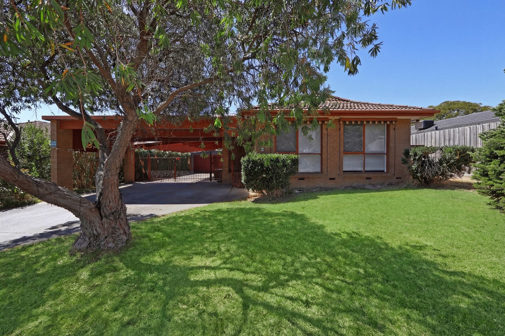 5 Severn Crescent, Rowville, VIC 3178 - Thumbnail 2 - 06/02/2026