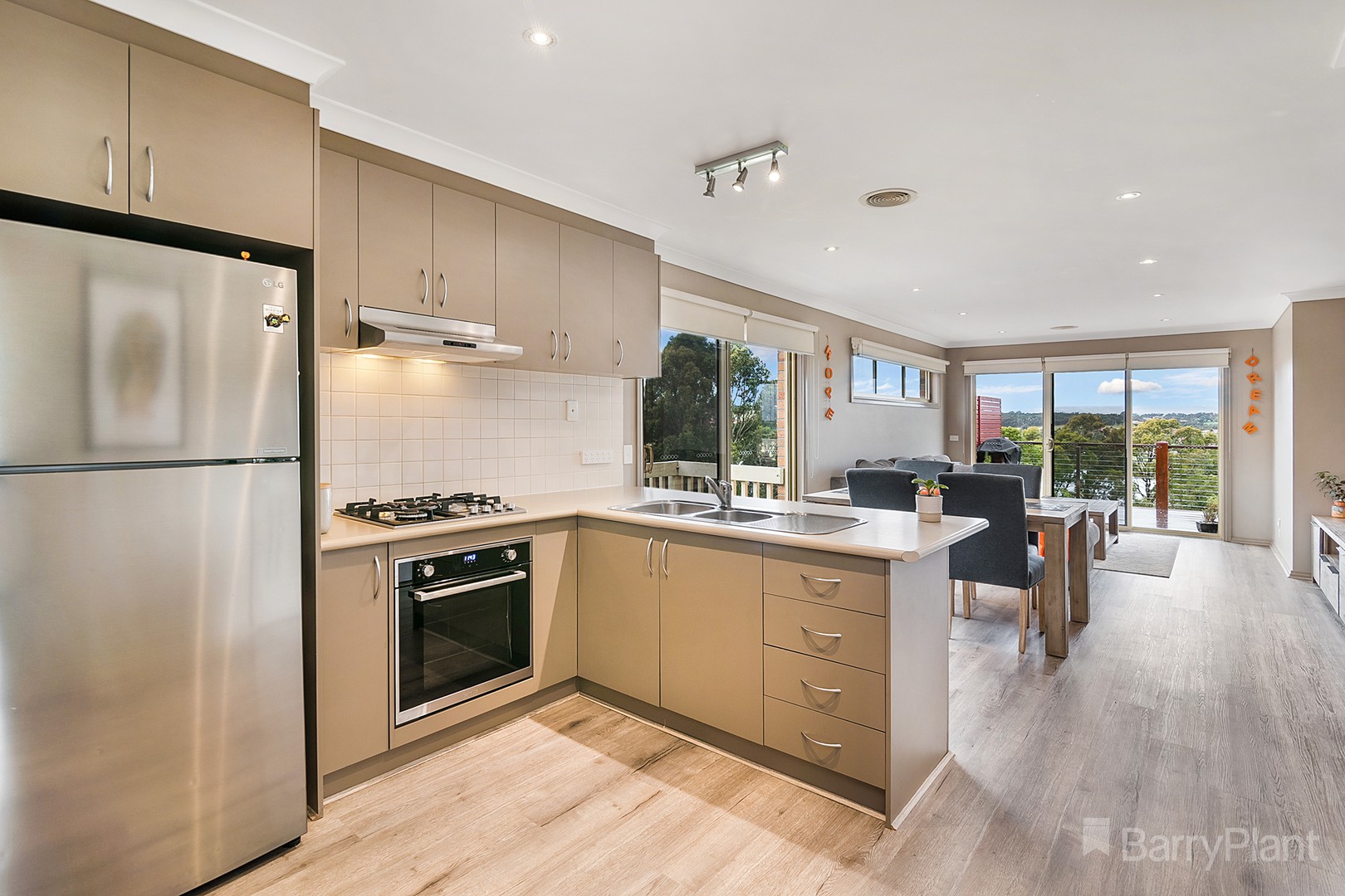 5 Siena Way, Hidden Valley, VIC 3756 - Thumbnail 2 - 10/12/2021