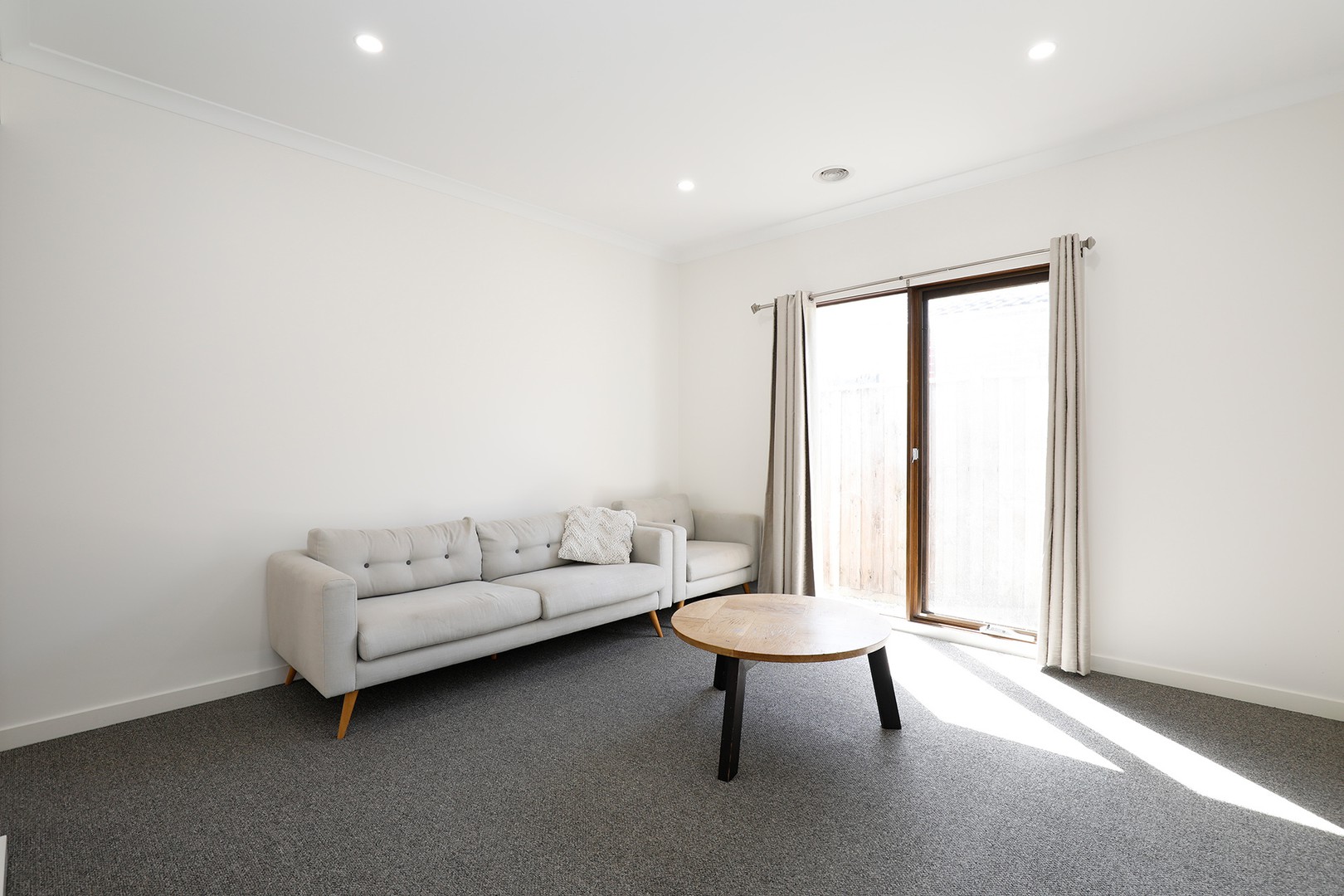 5 Skylark Boulevard, Clyde North, VIC 3978 - Thumbnail 1 - 07/03/2025