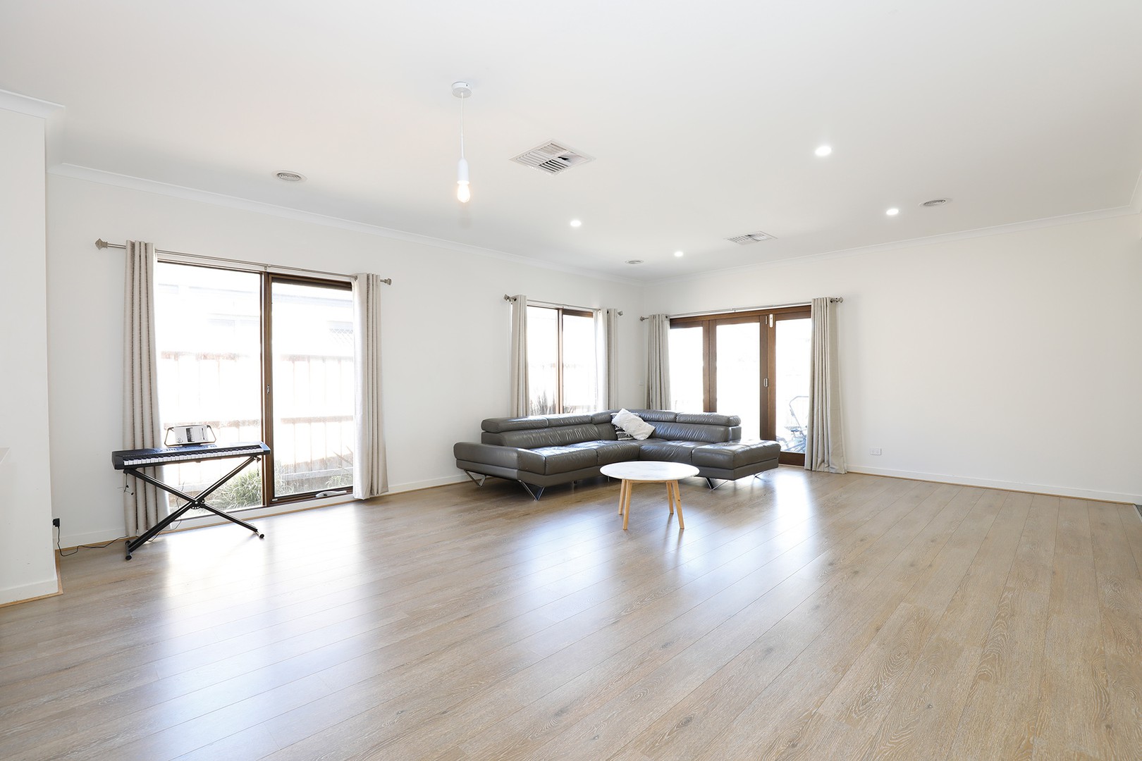 5 Skylark Boulevard, Clyde North, VIC 3978, Clyde North - Thumbnail 4