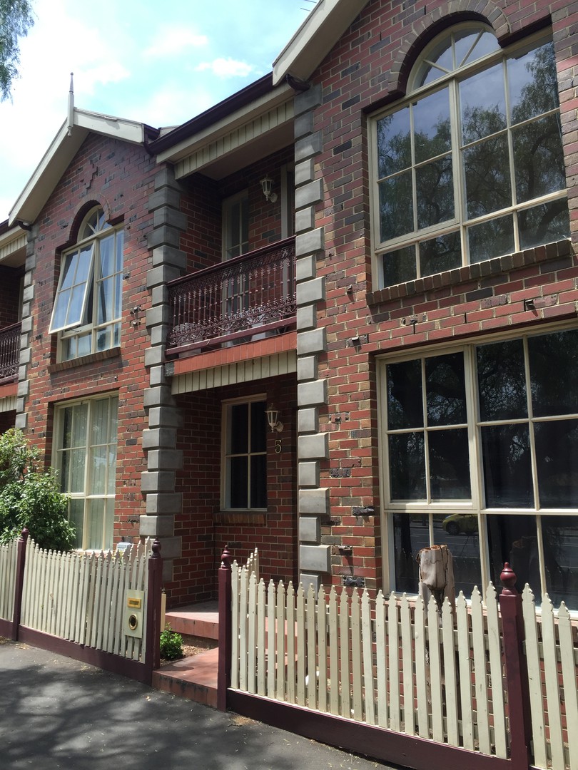 5 Smithfield Road, Kensington, VIC 3031 - Thumbnail 1 - 10/02/2022