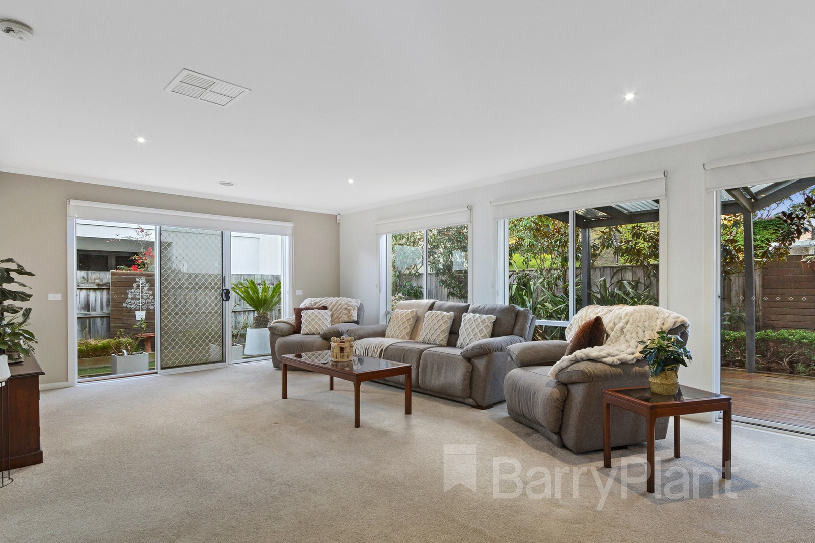 5 Sovereign Manors Crescent, Rowville, VIC 3178, Rowville - Thumbnail 2