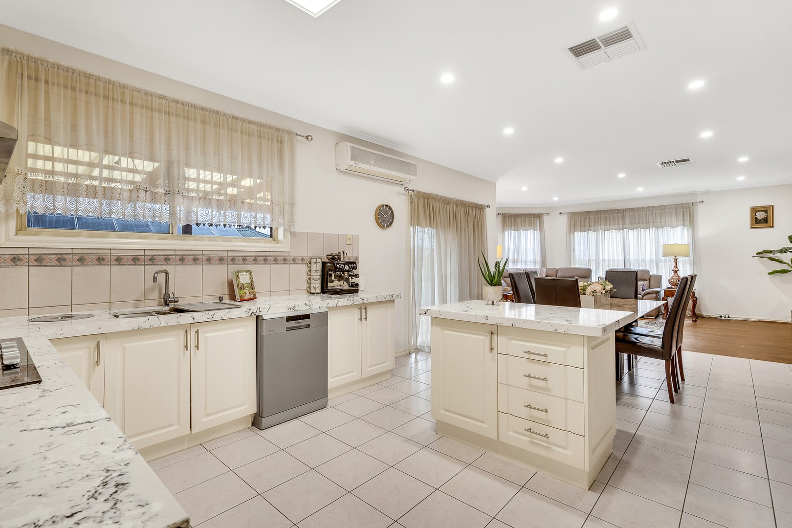 5 Stranraer Close, Greenvale, VIC 3059, Greenvale - Thumbnail 4