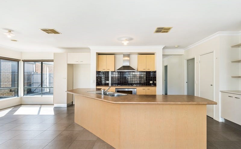 5 Stretton Drive, Brookfield, VIC 3338, Brookfield - Thumbnail 2