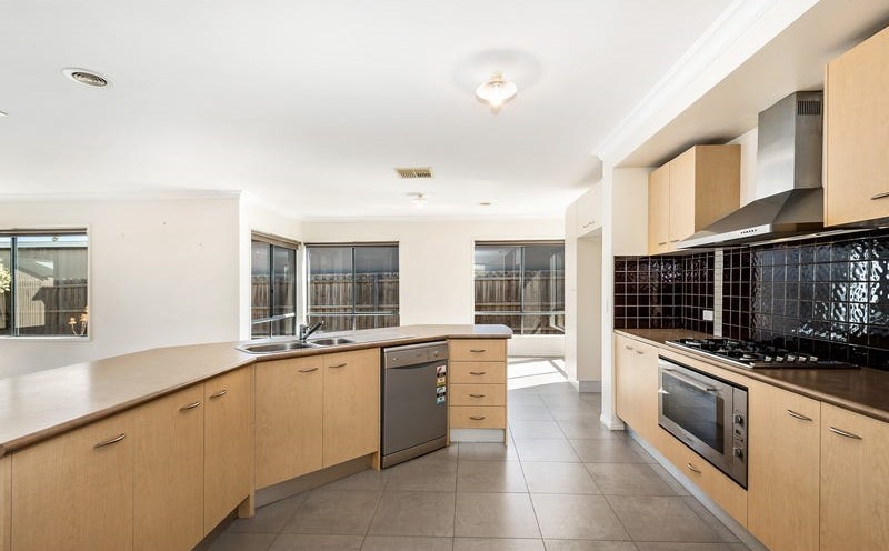 5 Stretton Drive, Brookfield, VIC 3338, Brookfield - Thumbnail 3