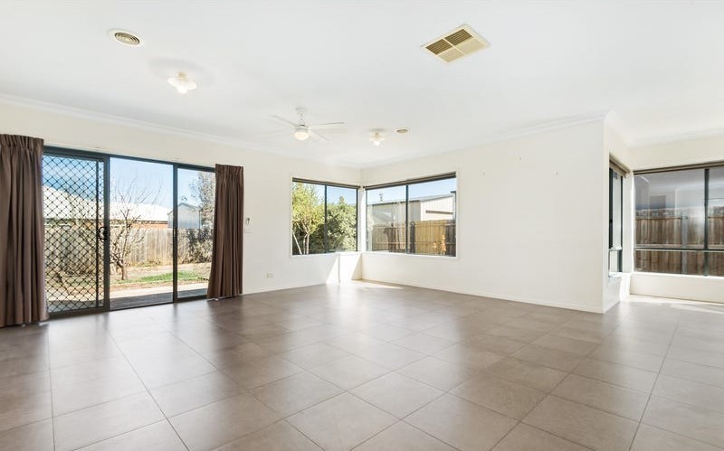 5 Stretton Drive, Brookfield, VIC 3338, Brookfield - Thumbnail 4