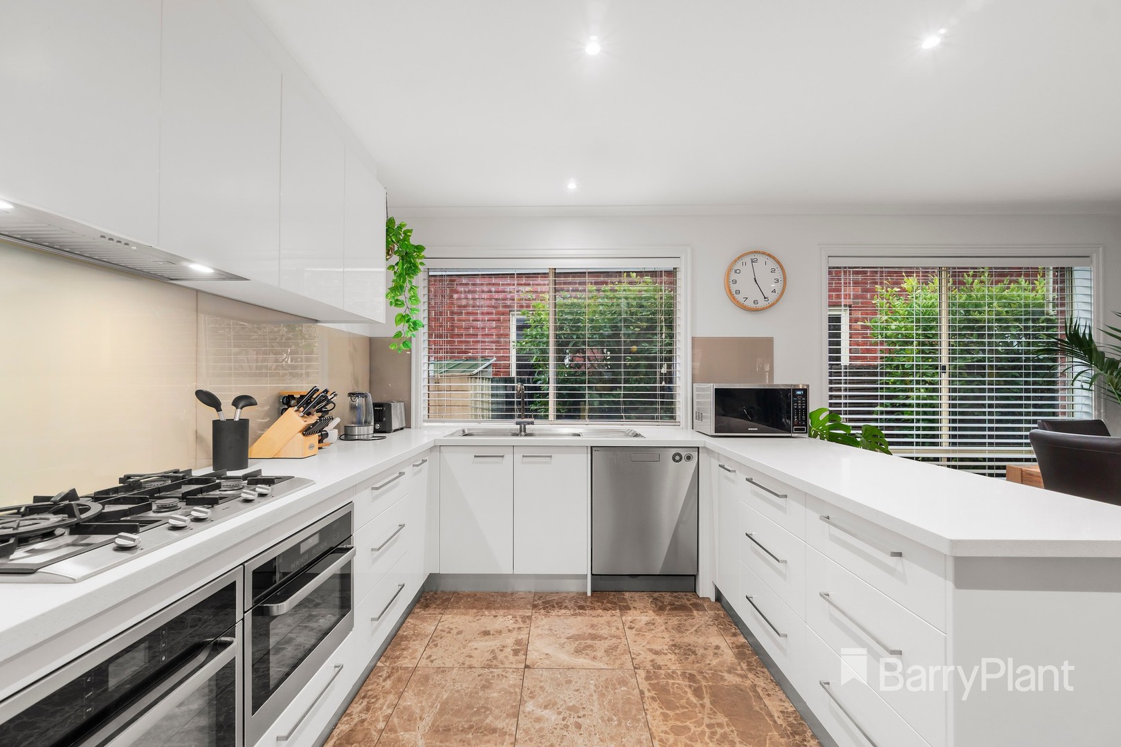 5 Stringybark Place, South Morang, VIC 3752, South Morang - Thumbnail 3