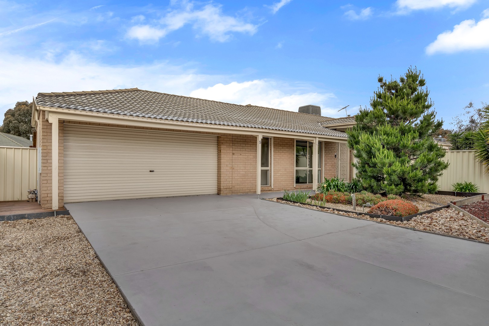 5 Tallgum Place, Craigieburn, VIC 3064, Craigieburn - Thumbnail 2