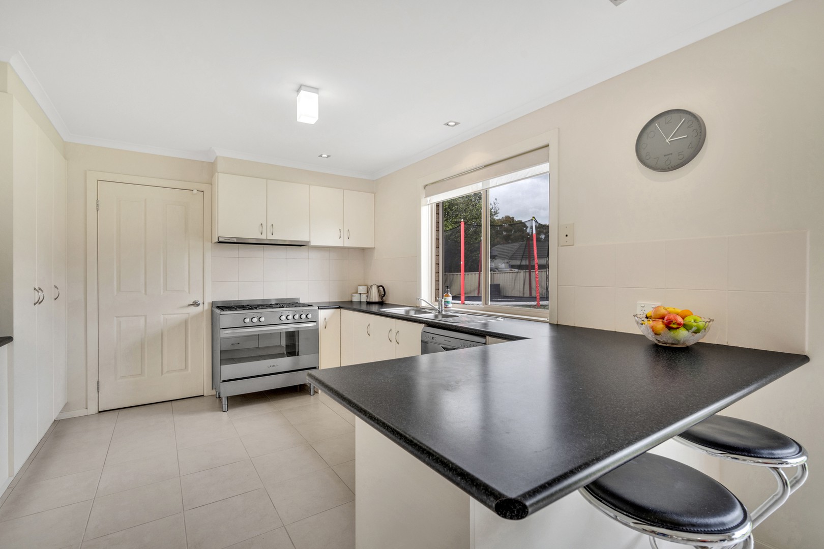 5 Tallgum Place, Craigieburn, VIC 3064, Craigieburn - Thumbnail 3