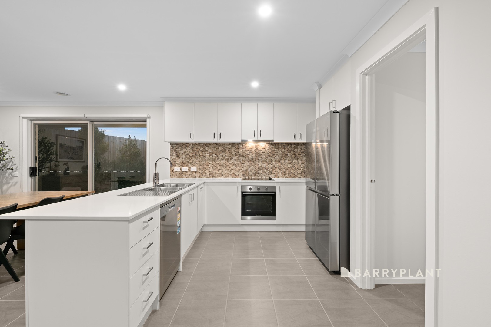 5 Teressa Way, Pakenham, VIC 3810 - Thumbnail 2 - 19/11/2025