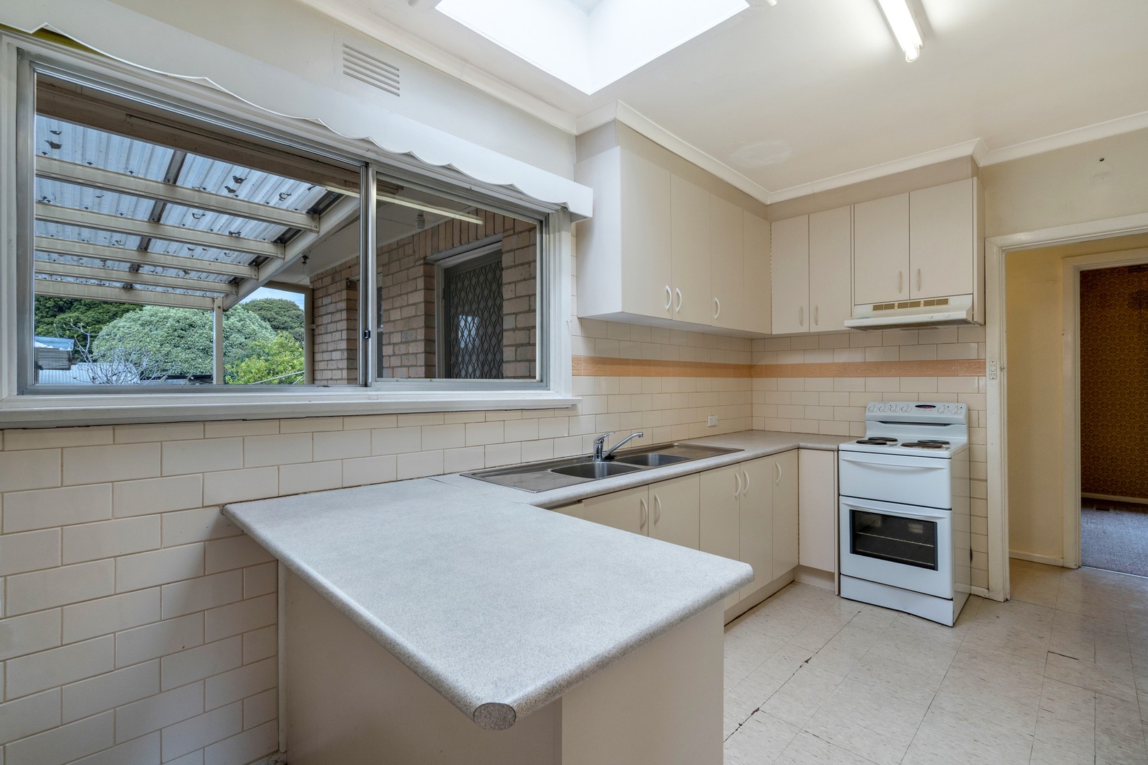 5 Tunaley Parade, Reservoir, VIC 3073, Reservoir - Thumbnail 2